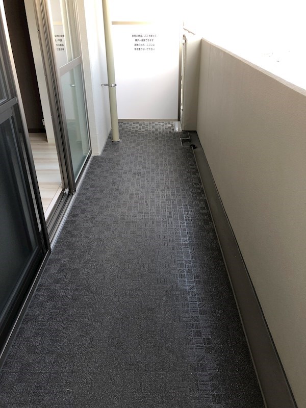 While 椿 ベランダ