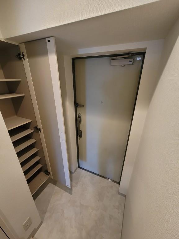 ニューボンデージ 玄関