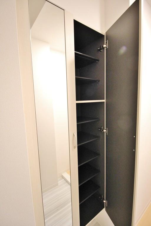 サニーデ K 玄関