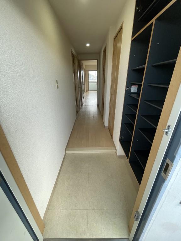 クレール西大寺 玄関