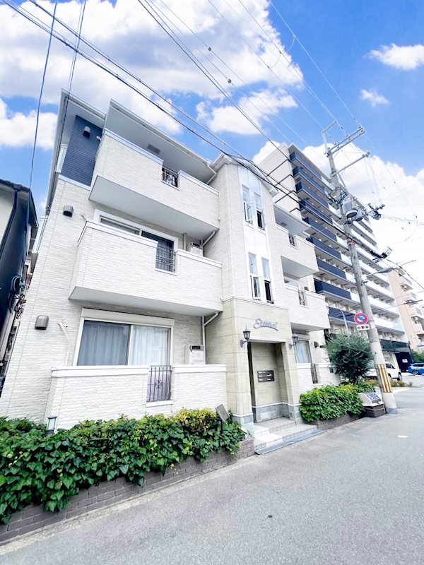 白を基調とした明るい外観