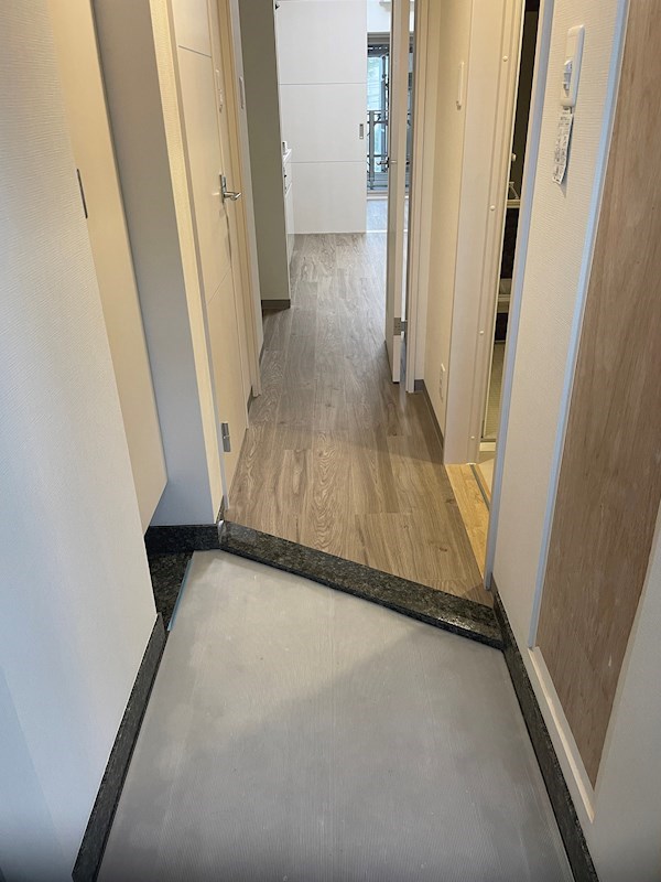 AMKレフィナード中宮 玄関