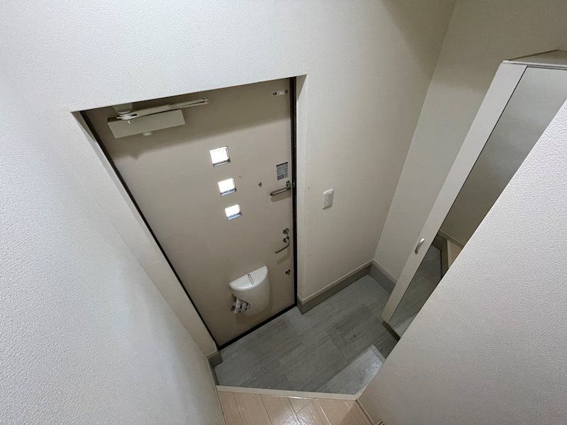 アレグレス 栄町 玄関