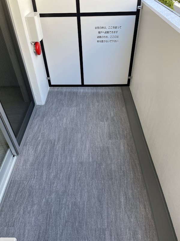 Noir et Blanc並木 ベランダ