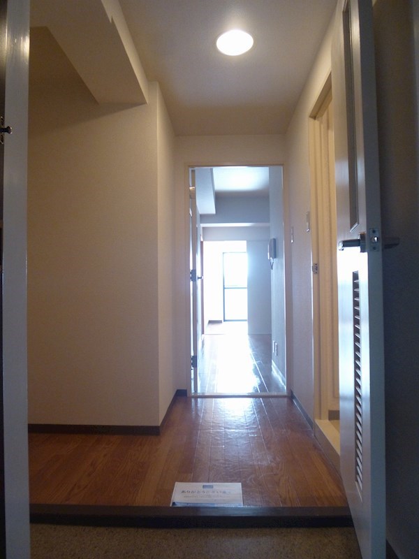 シャルマン・シェソワ 玄関