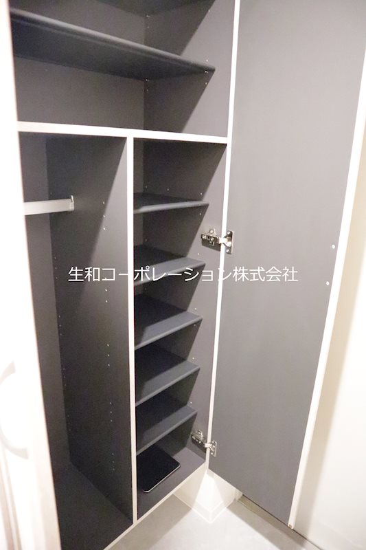 ラピスポンス新横浜 玄関