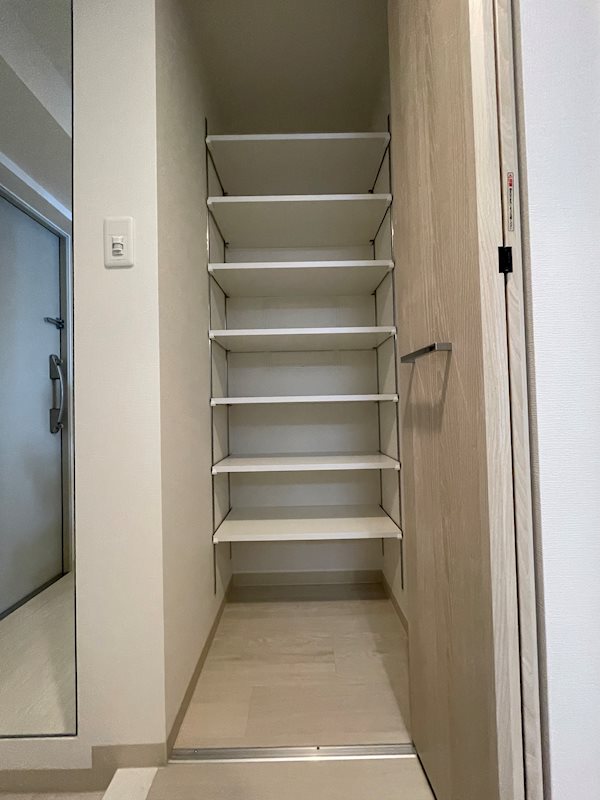 パグーロ東三国 玄関