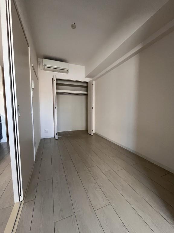 江坂 和 ベッドルーム