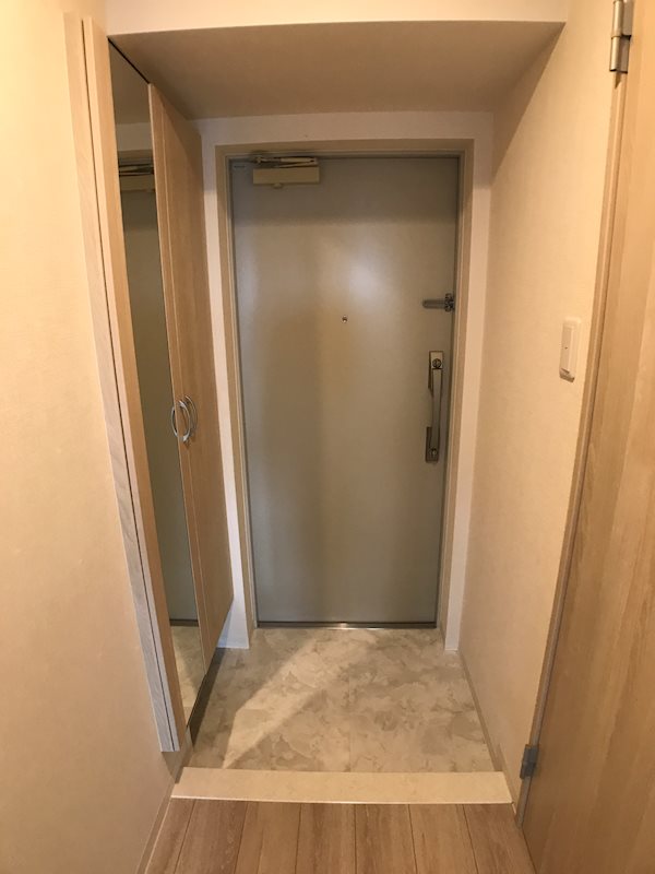 アヴェニール久米川 玄関