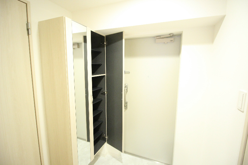 クレシェンテ月島 玄関