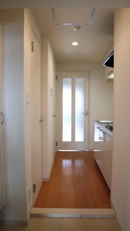 ニューボンデージ 玄関