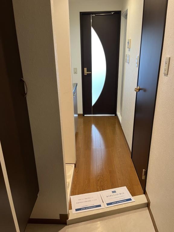 クレセント小台 玄関