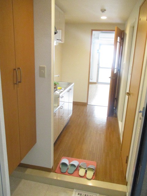 ラフィネシャンブル 玄関