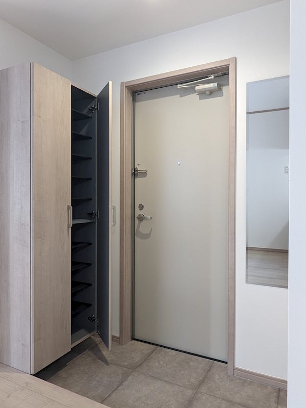 コルビジェスリー 玄関