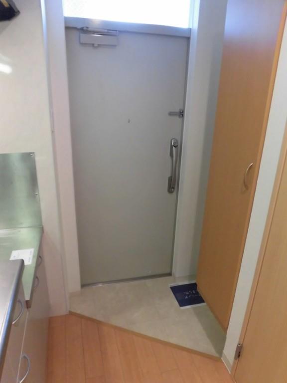 ナウトローネ 玄関