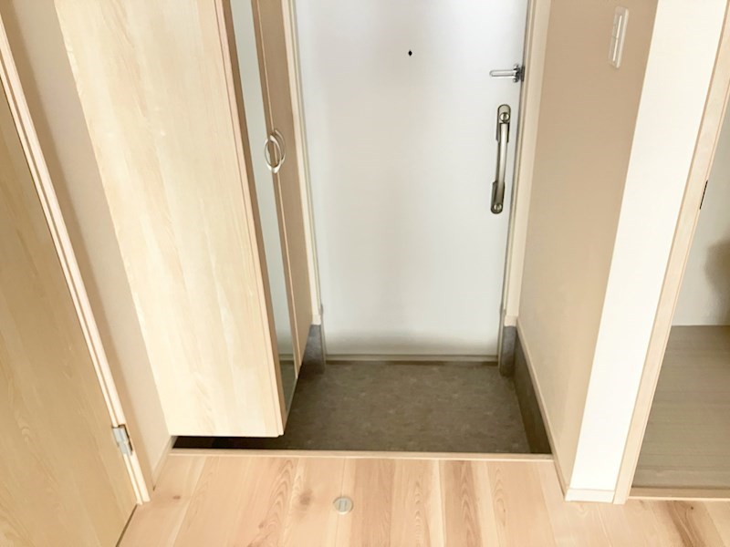 メアヌイ北戸田 玄関