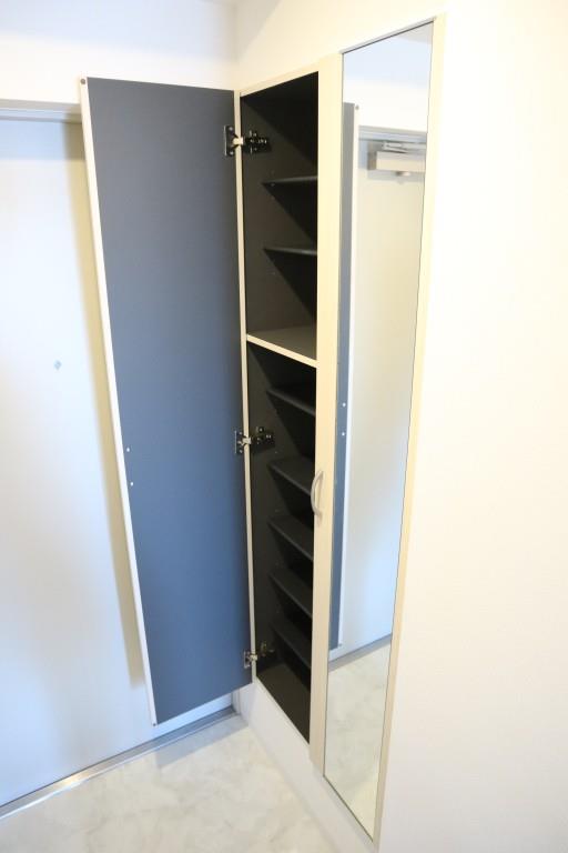 エルアルコン 玄関