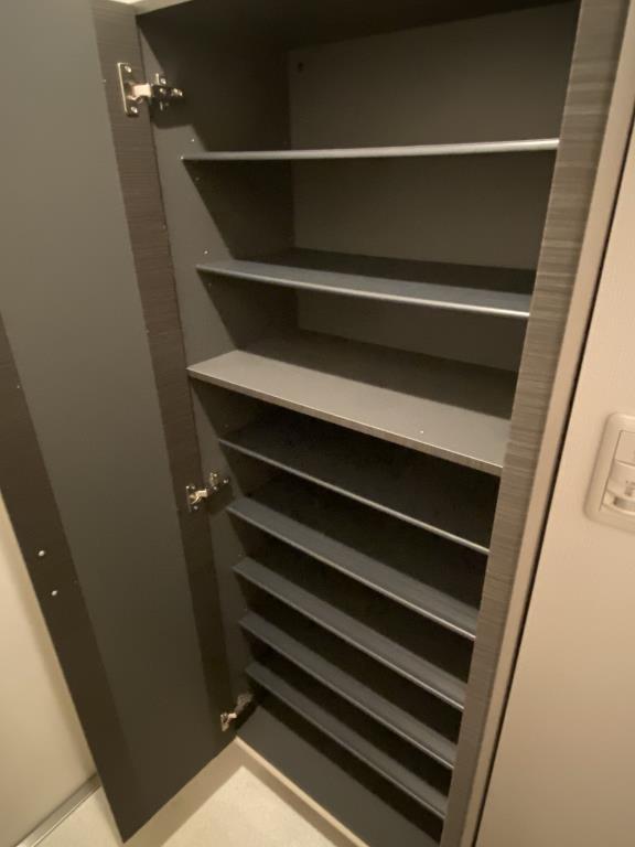 テスタ ネーラ 玄関