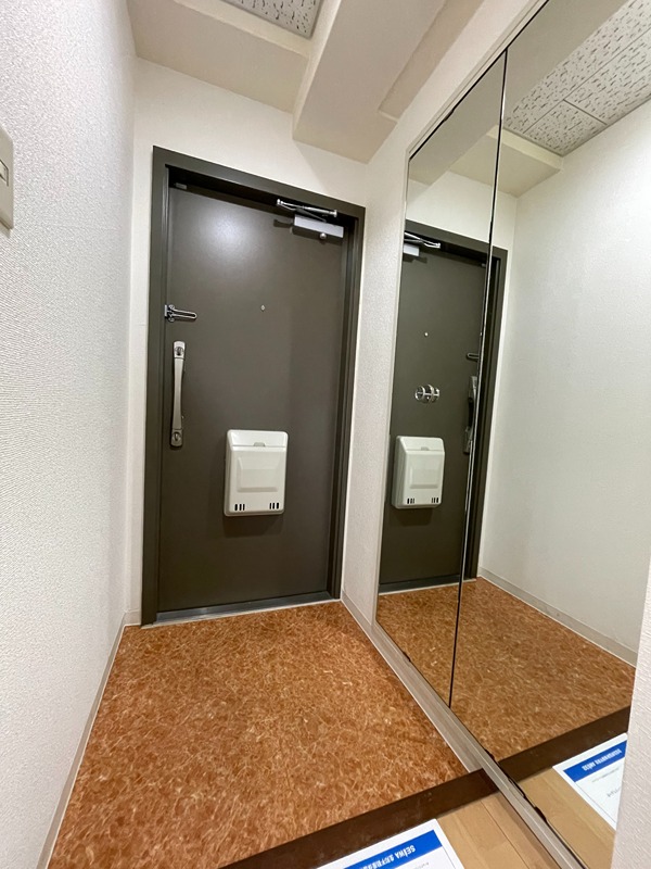 クローバーハイツ市岡 玄関