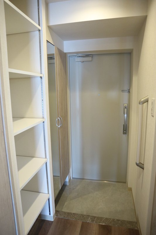 ラフィシア関内 玄関