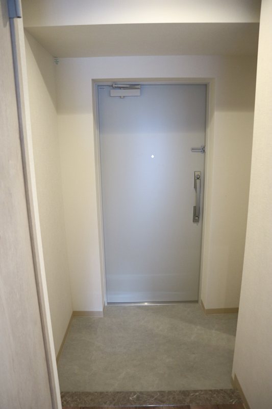 ラフィシア関内 玄関