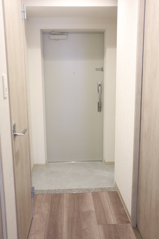 ラフィシア関内 玄関