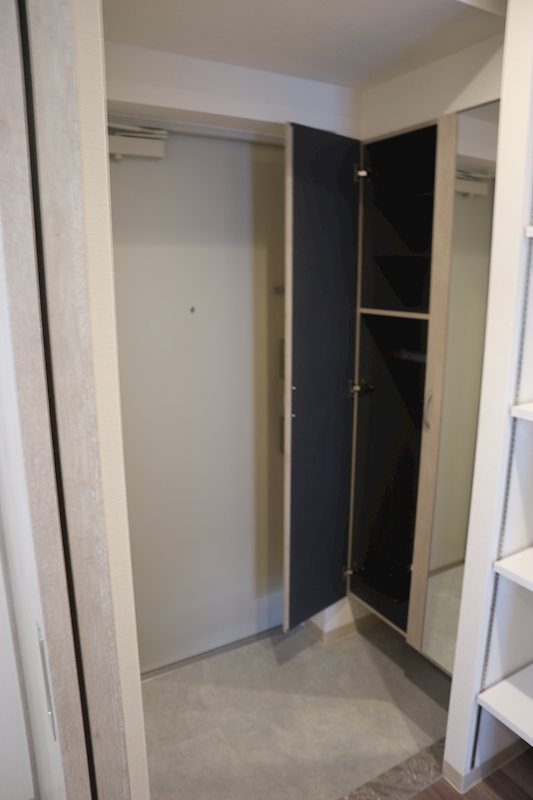 ラフィシア関内 玄関