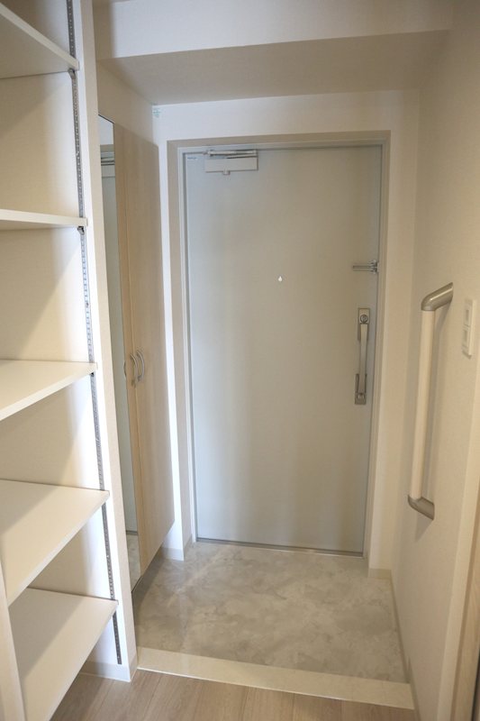 ラフィシア関内 玄関