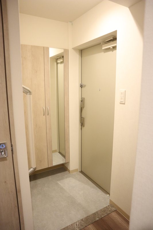 ラフィシア関内 玄関