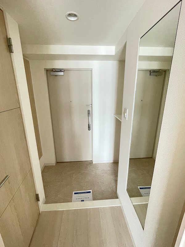 メゾンレクト 玄関