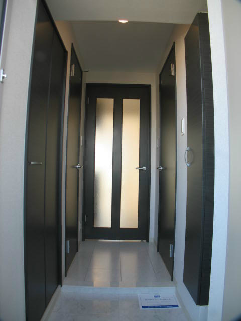 アン･ボルヌ 玄関