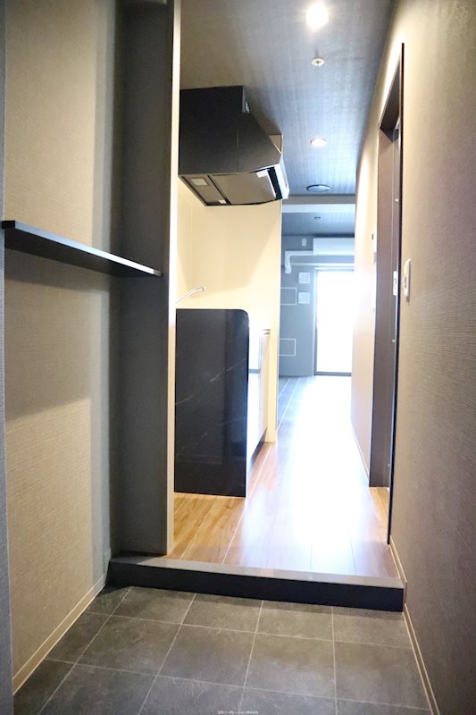 N　Residence　新今宮 玄関