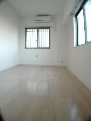 サンライズ オモテ ベッドルーム