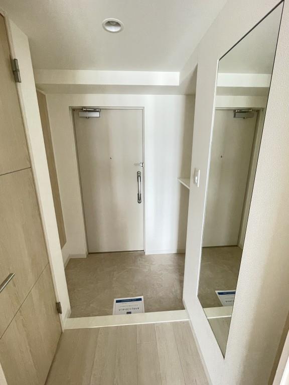 メゾンレクト 玄関