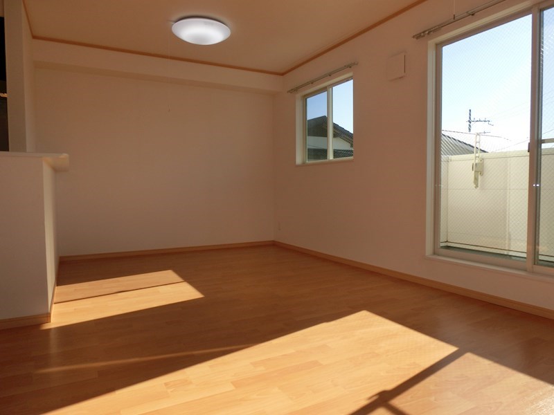 ﾙﾐｴｰﾙﾏｺﾞｼﾞⅤ リビング