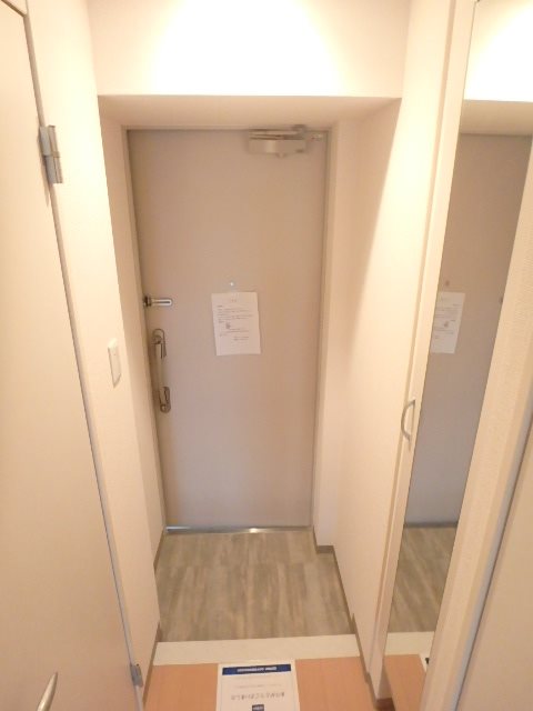 レグルス立川 玄関