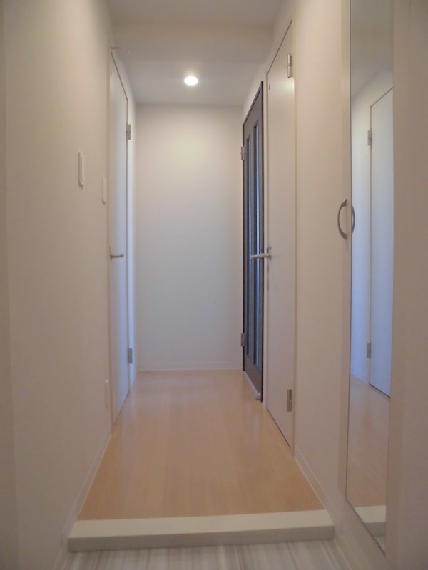 メディオ　リオ　市川 玄関