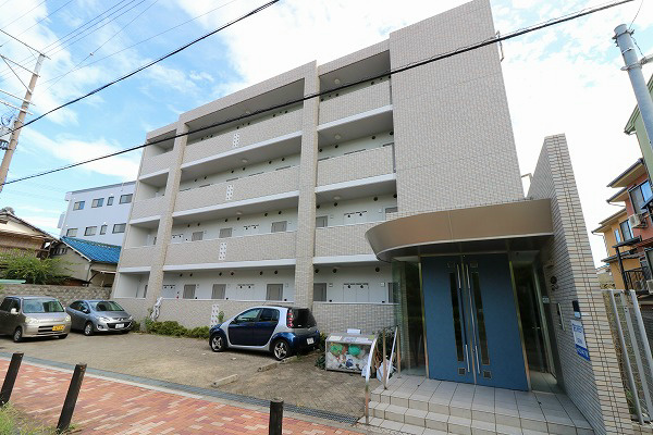 外壁タイル張りの鉄筋コンクリートマンション