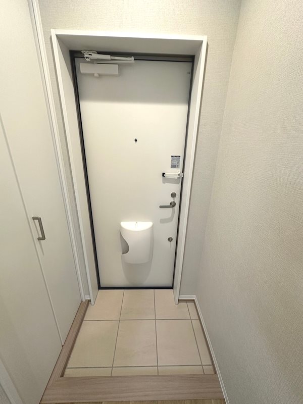 Luana御所西 玄関