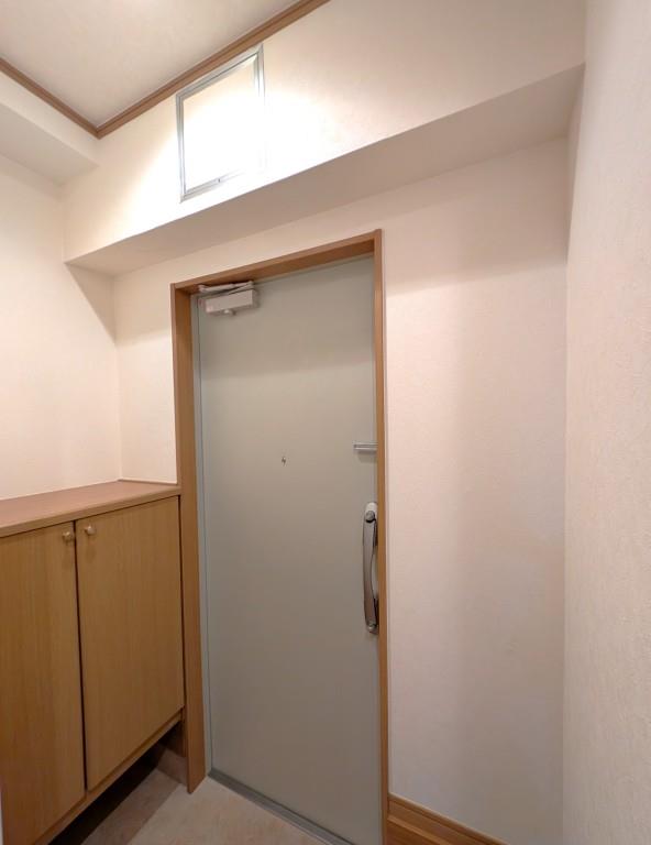 ヴィラージュ志伊 玄関