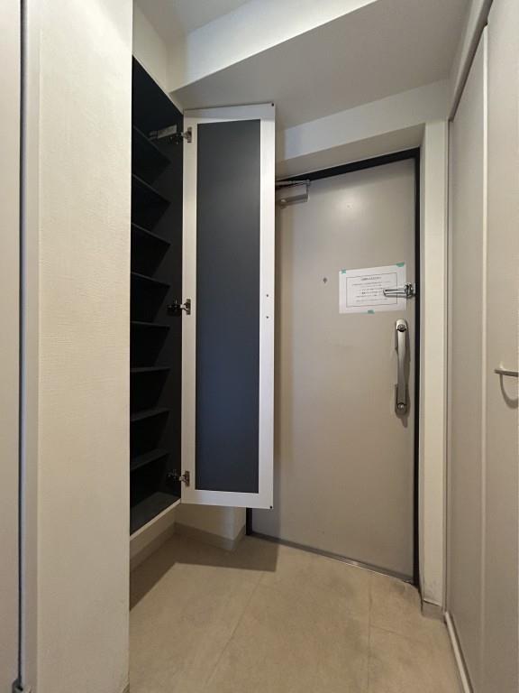 ウィステリアート 玄関