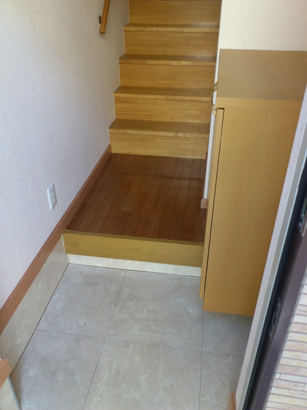 チェリーカーサ1番館 玄関