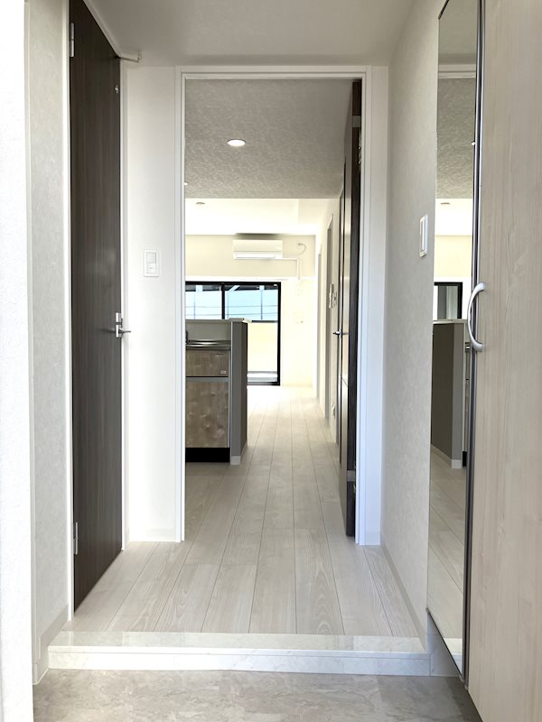 グランシャルール京町 玄関