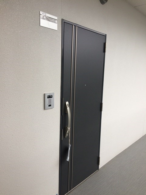 エル･イソベ三宮 玄関