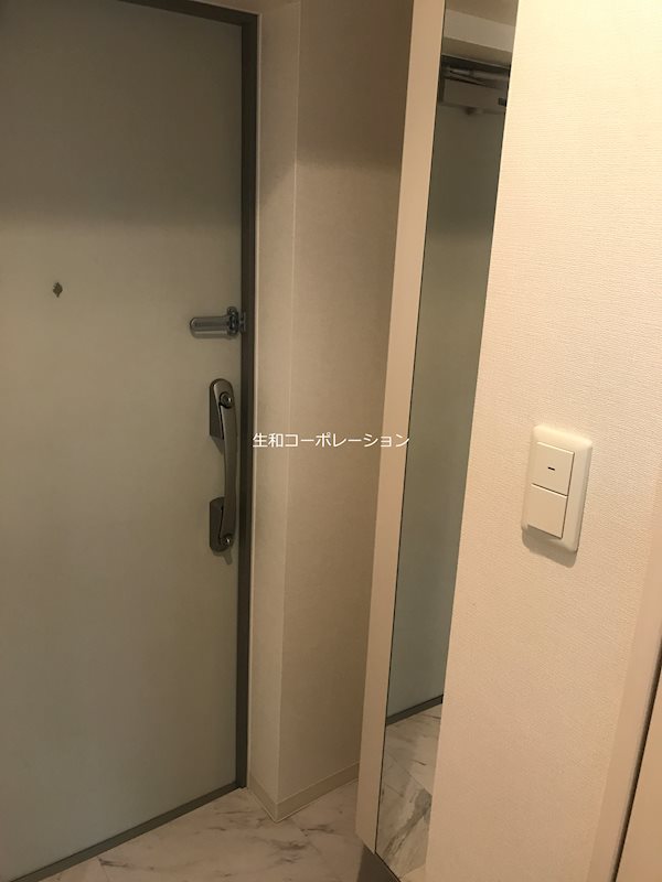 ニューボンデージ 玄関