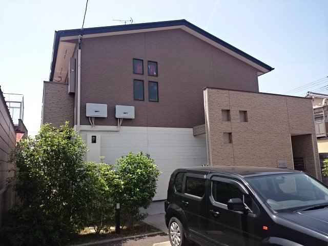 御前花屋町交差点南西すぐのマンションです。