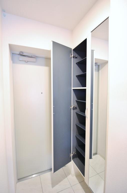 カトル･ナフ新美 玄関