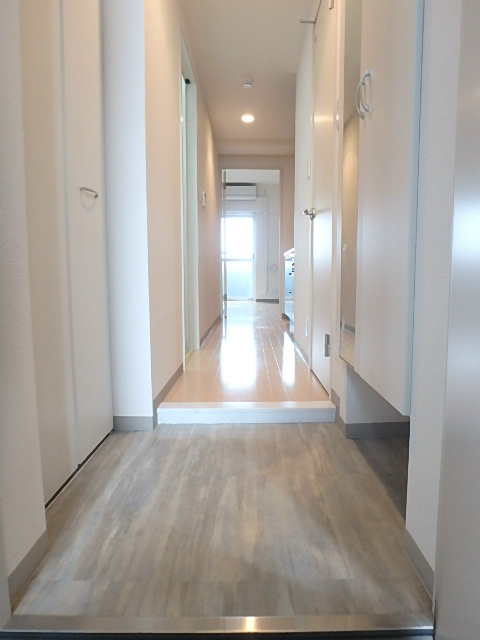 レグルス立川 玄関
