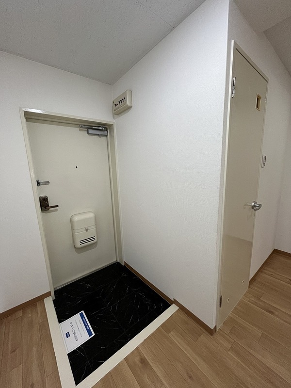 モアライフ 玄関