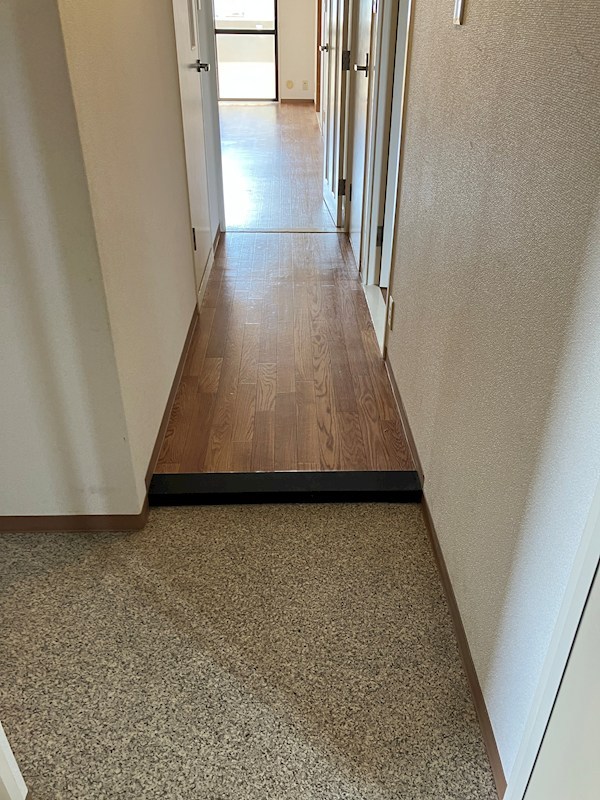 オーガストプラザ 玄関